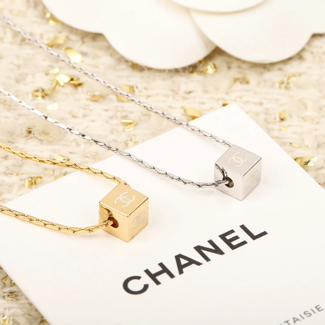 Chanel - Колье 384