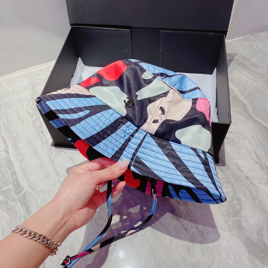 Chanel - Новая рыбацкая шляпа с граффити