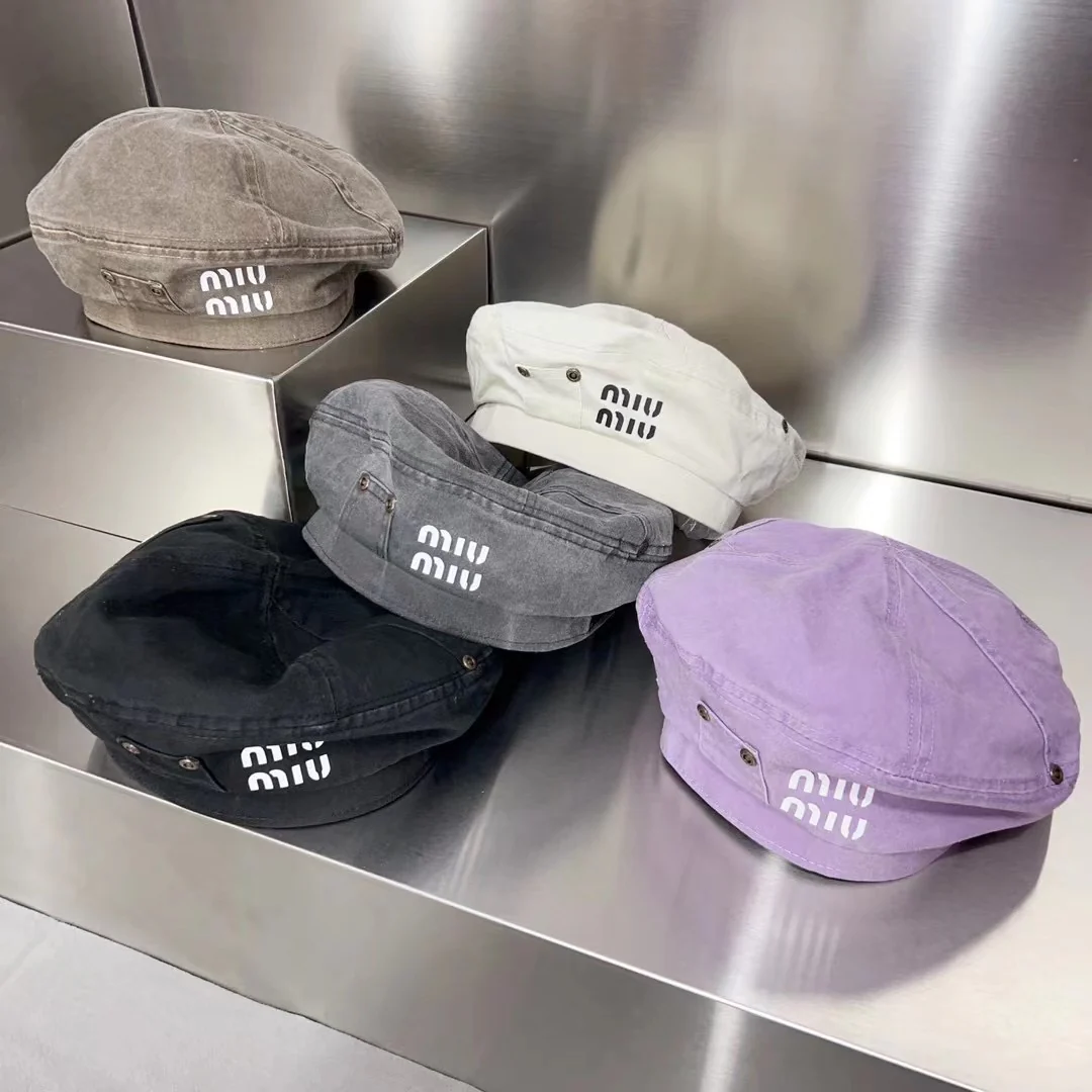 Новинки лета 2023 от Miu Miu: джинсовый берет, шляпа художника.