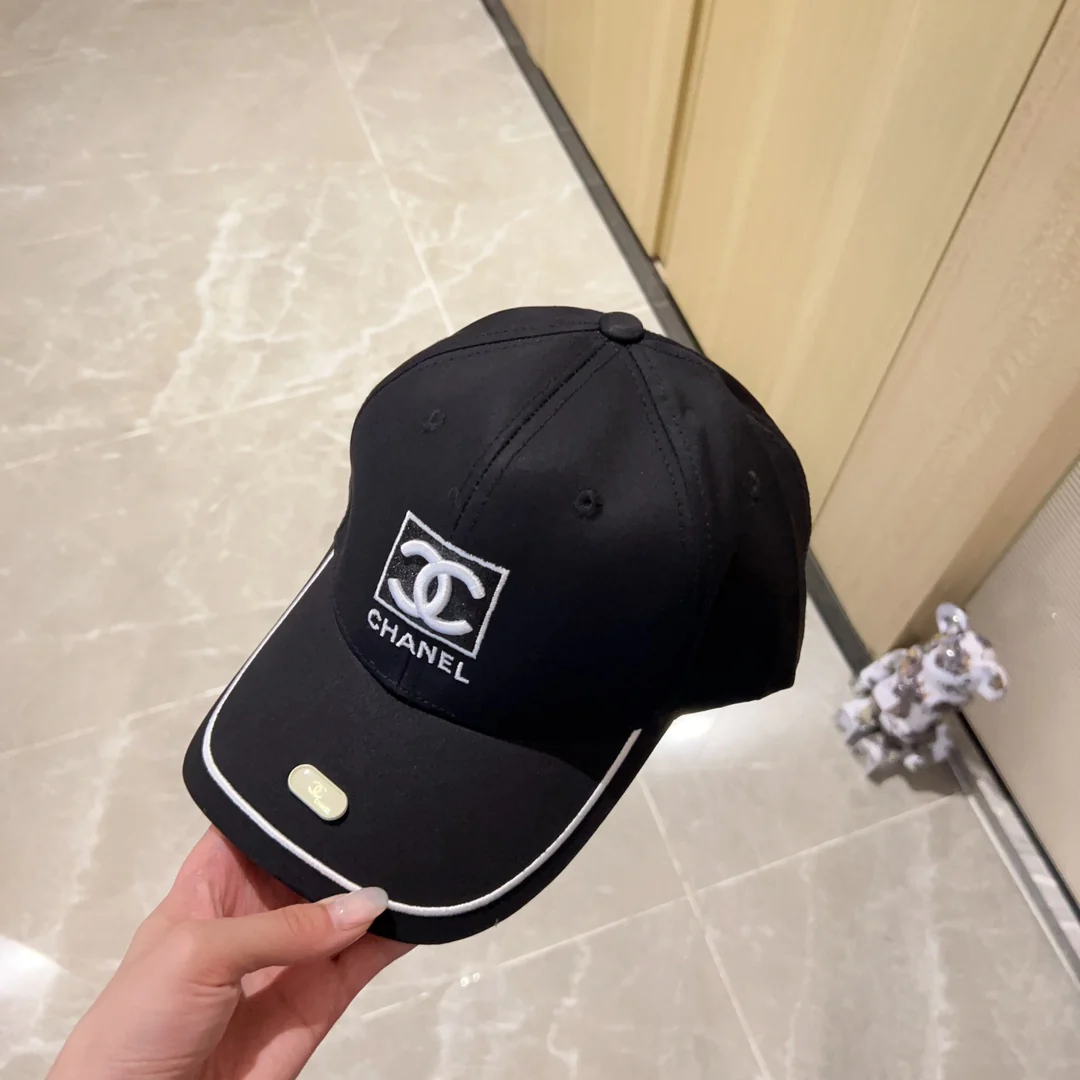 Новинка сезона весна/лето 2023 от Chanel - бейсболка - черная