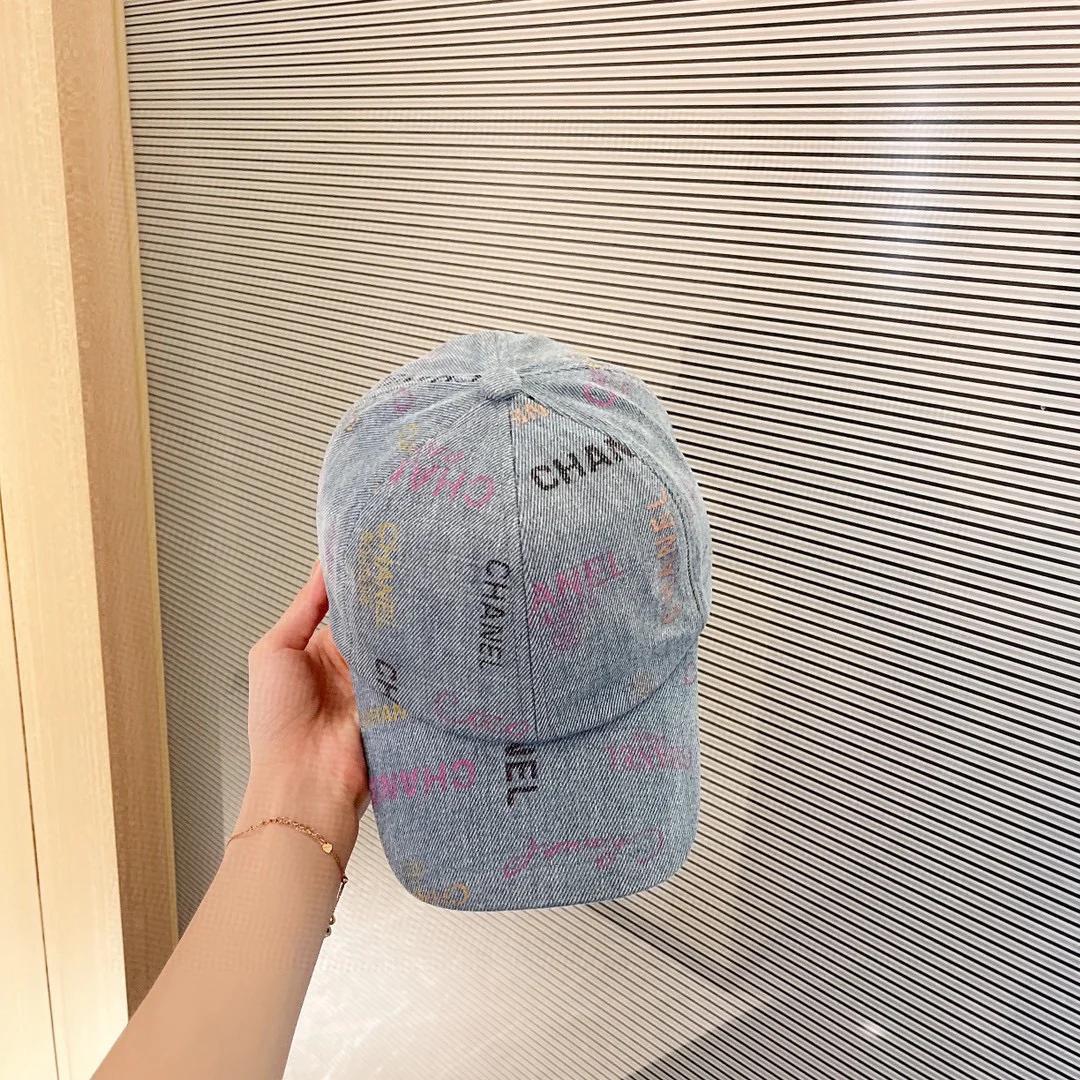 Бейсболка Chanel 2022 с граффити