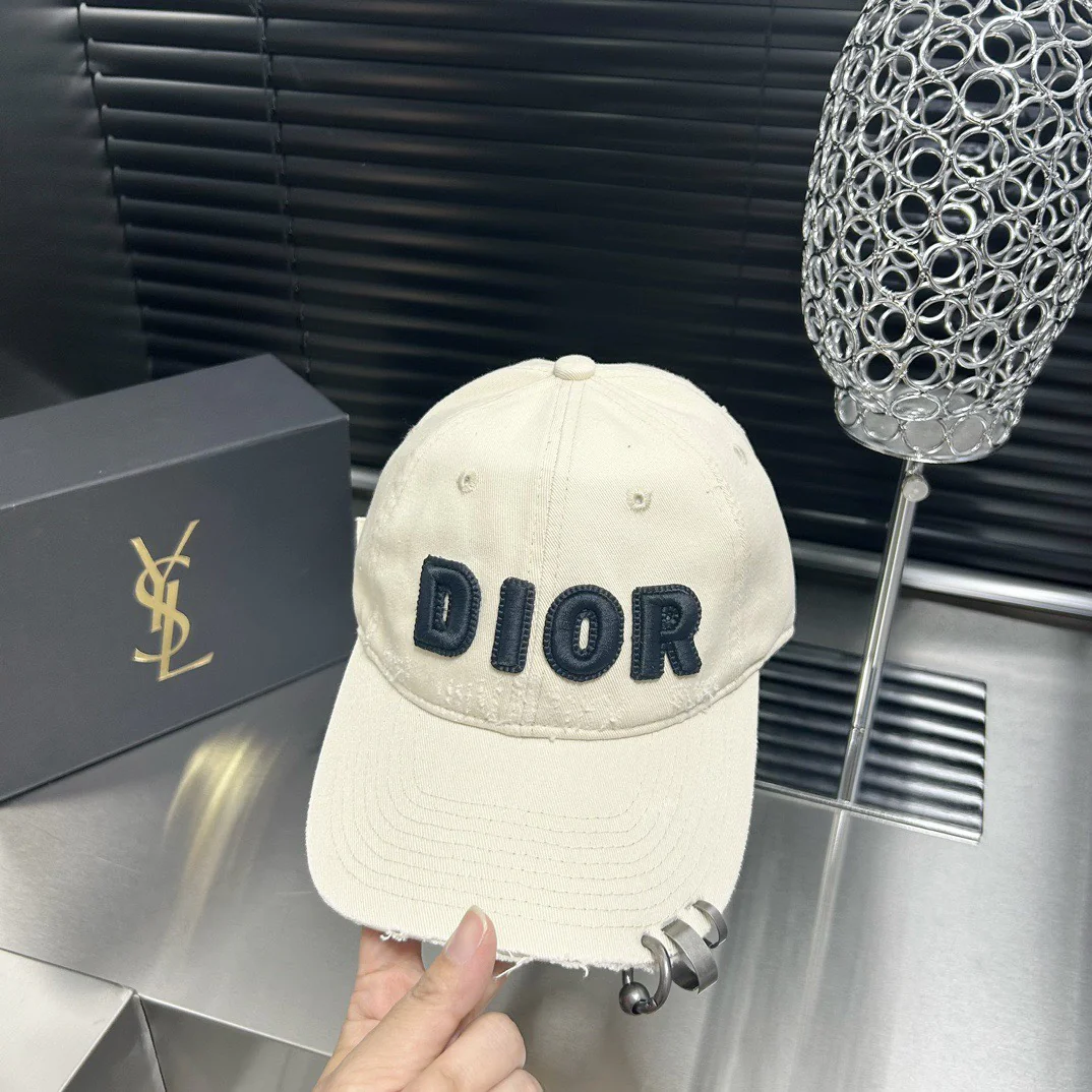 Dior - Новая рваная бейсболка с эффектом потертости