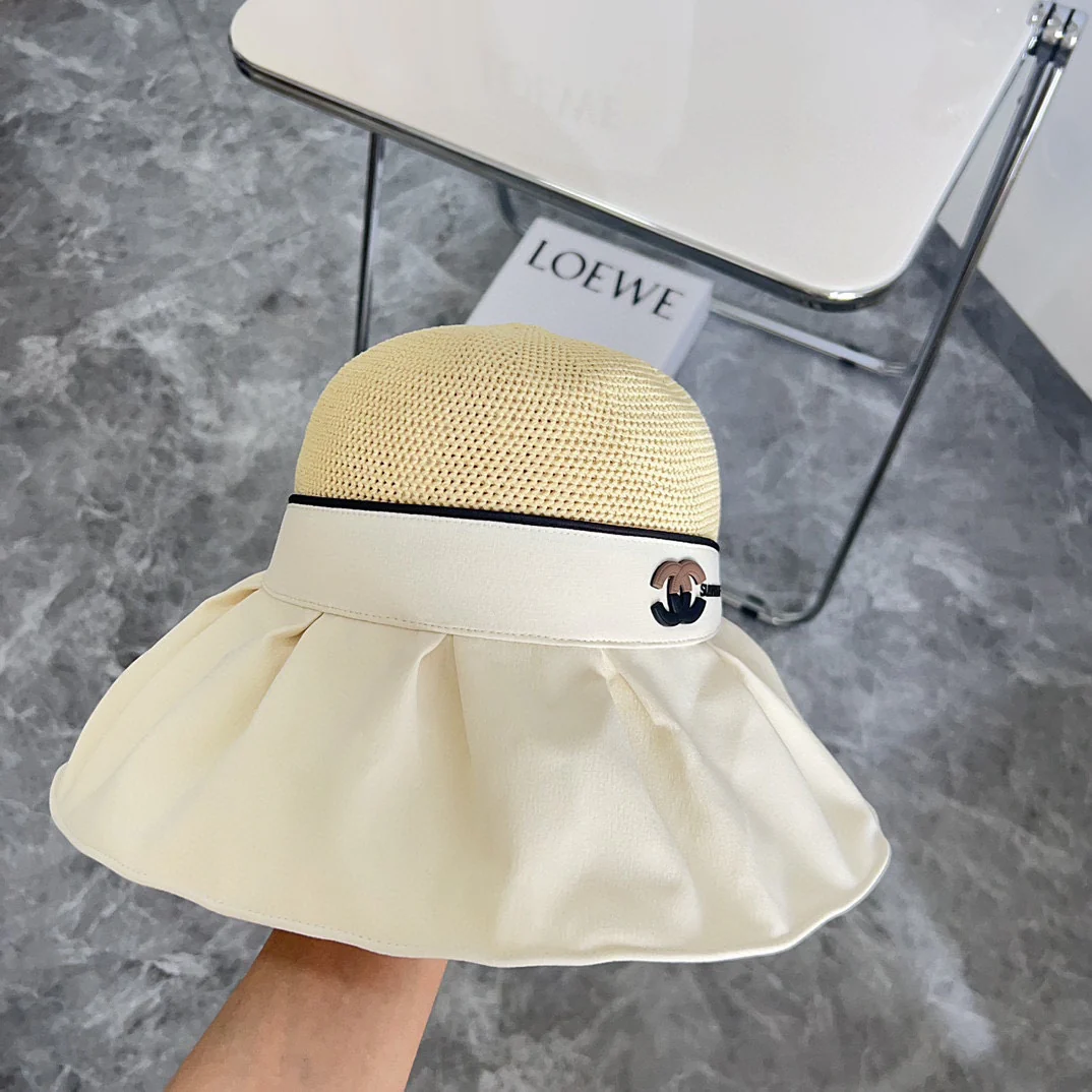 Новая черная виниловая плетеная рыбацкая шляпа Chanel 2024 года - белая