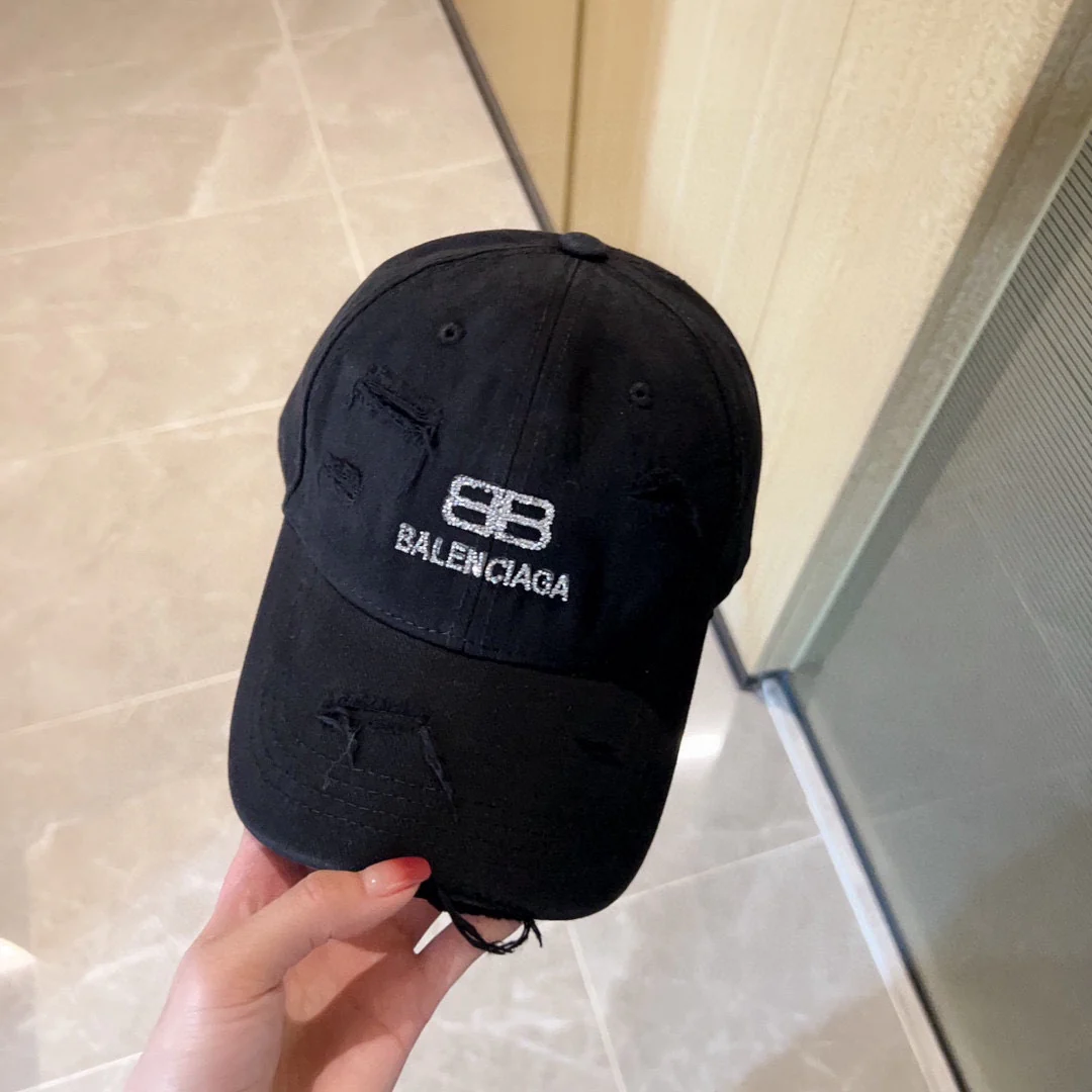 Бейсболка Balenciaga 2023 в стиле ретро с логотипом, украшенным стразами, черная.
