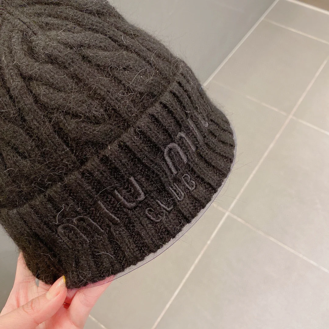 Вязаная шапка Miu Miu с кошачьими ушками из шерсти