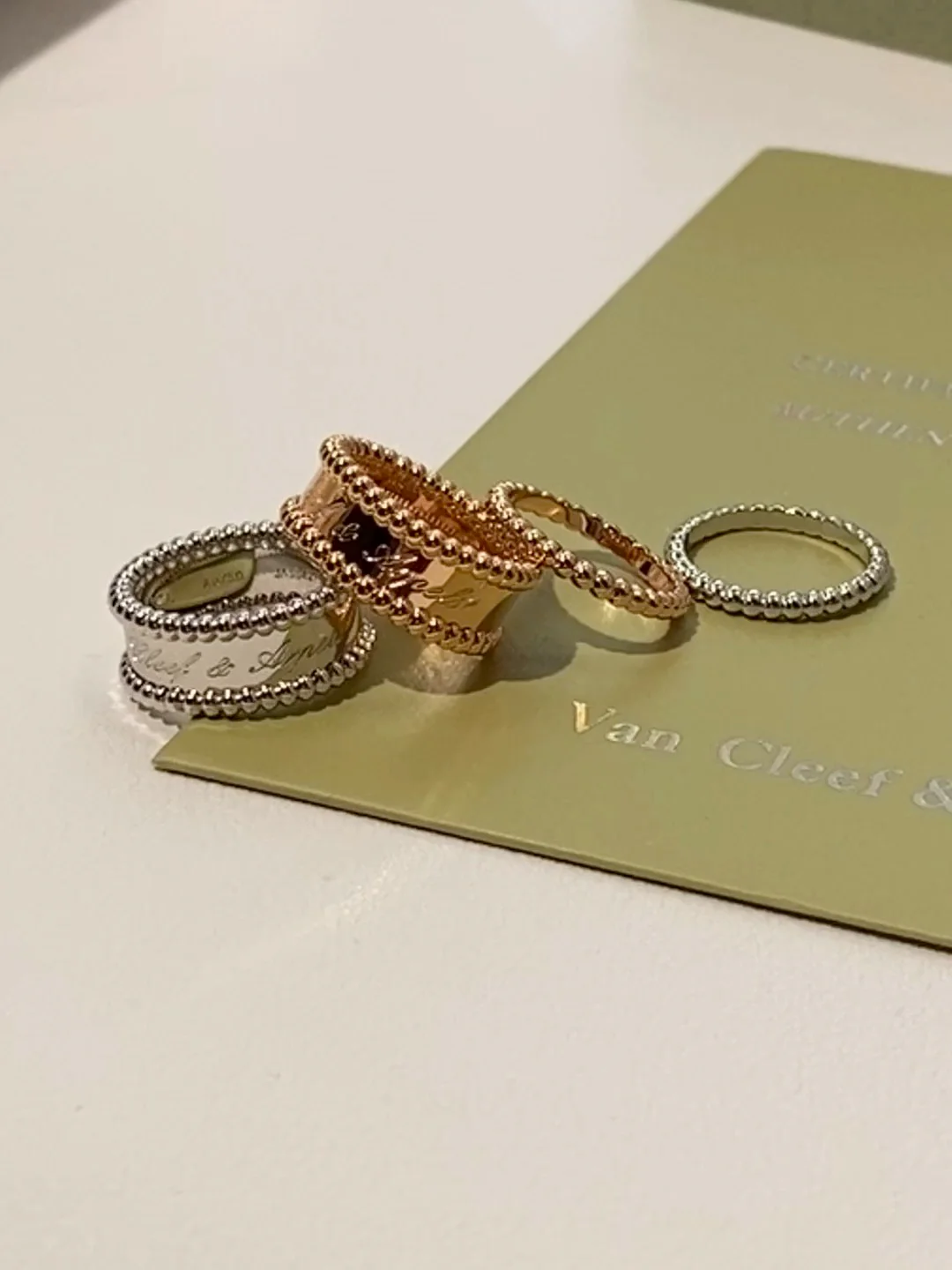 Ван Век - Кольцо 048