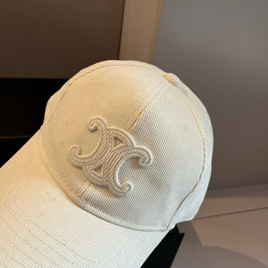 Вельветовая бейсболка Celine - белая