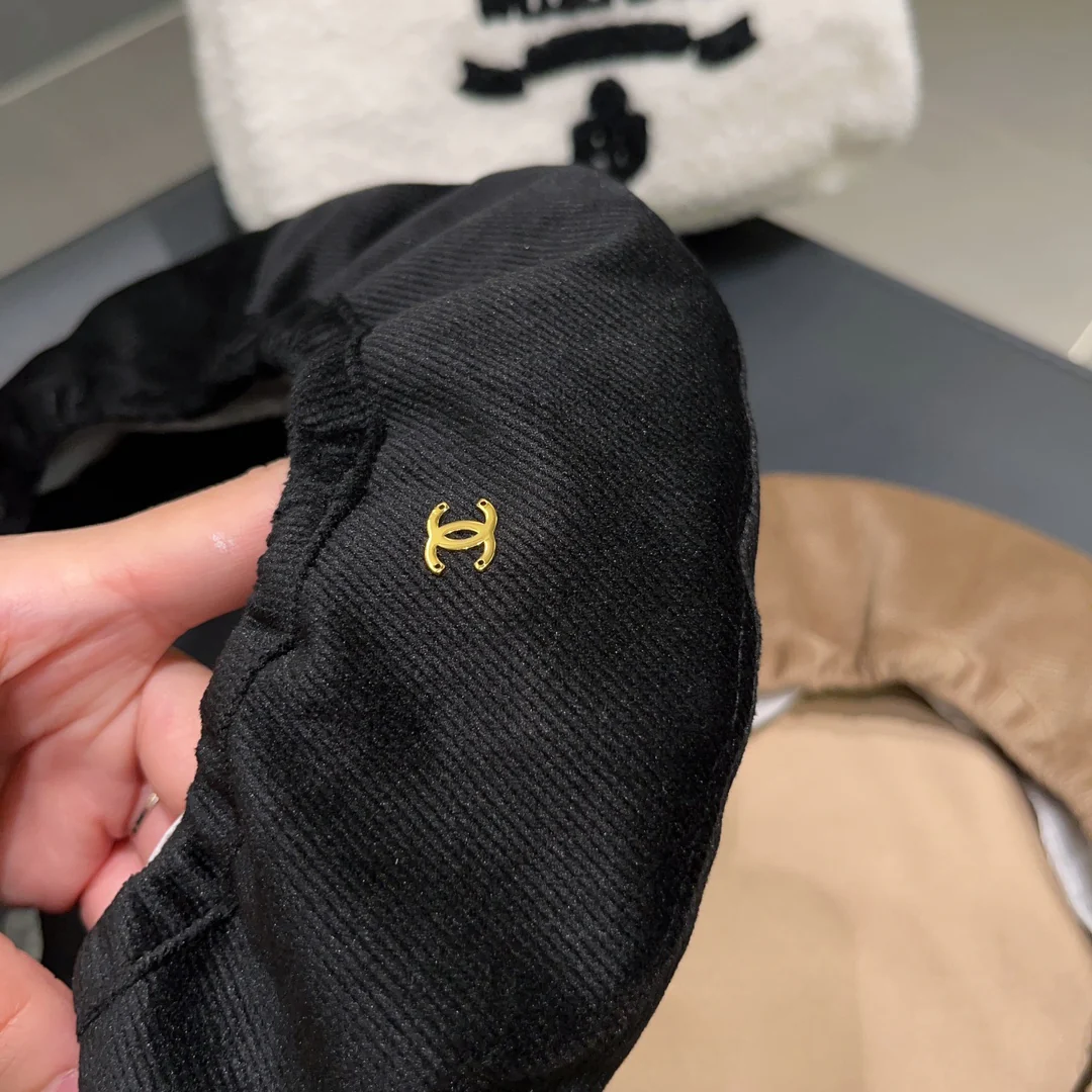 Вельветовый берет Chanel - черный