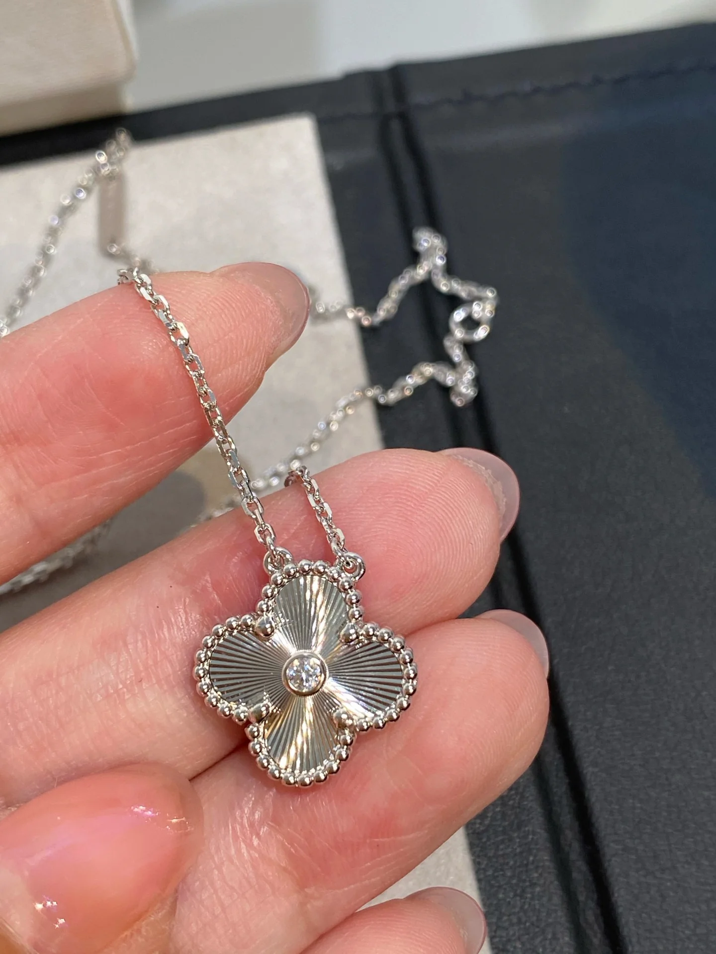 Ван Веккьо - Колье 133