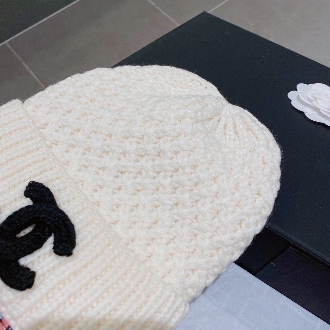 Chanel - Шерстяная вязаная шапка - Белая