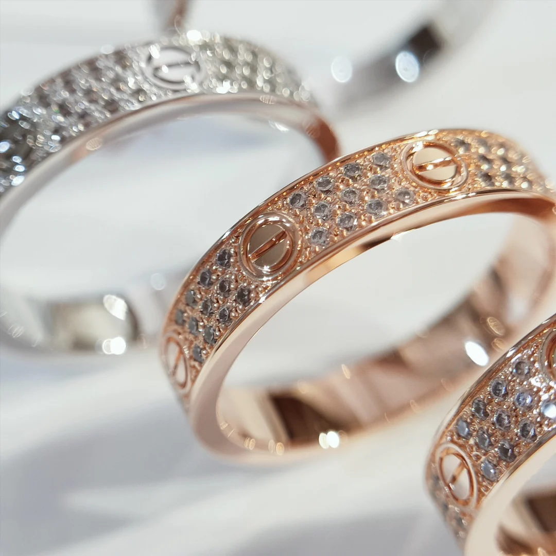 Кольцо Cartier Love - Starry Night в смелом дизайне