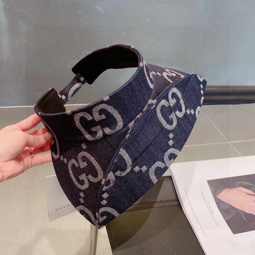 Новинки коллекции Gucci Весна/Лето 2023 - Кепка из канваса с монограммой и узкими полями - Козырек - Синий