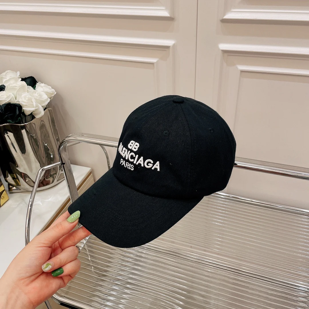 Бейсболка Balenciaga с вышивкой - 1