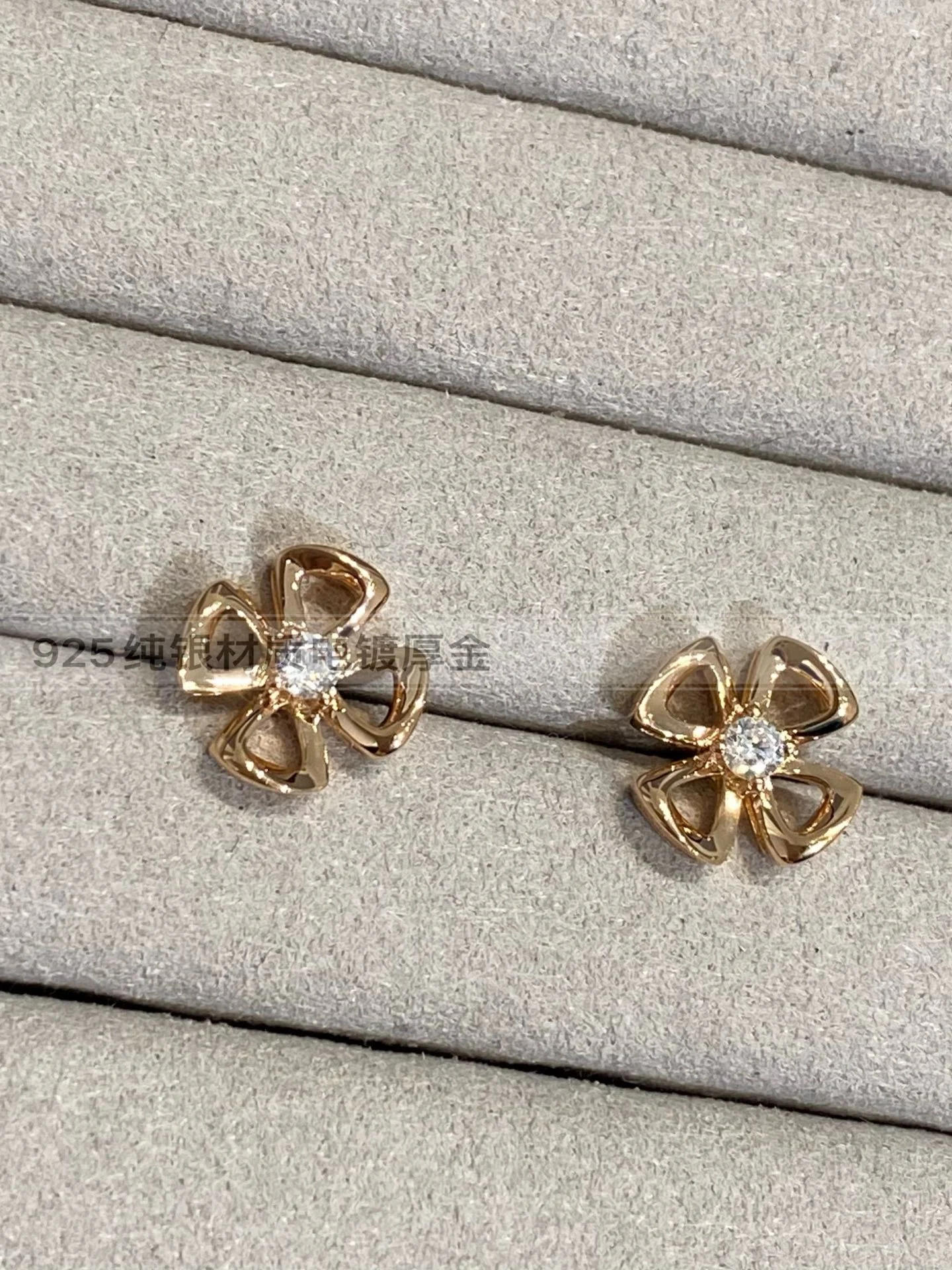 Серьги и колье Bvlgari