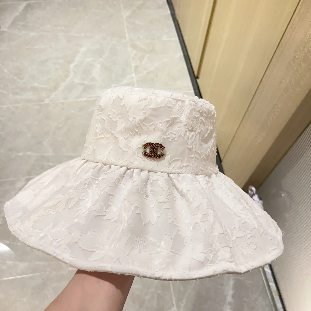 Новинка сезона весна/лето 2023 от Chanel - Складная рыбацкая шляпа - Белая