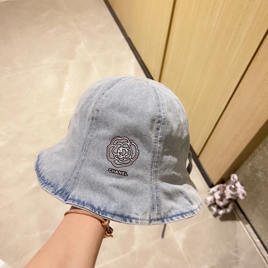 Новинка сезона весна/лето 2023 от Chanel - Ковбойская рыбацкая шляпа - Светло-голубая