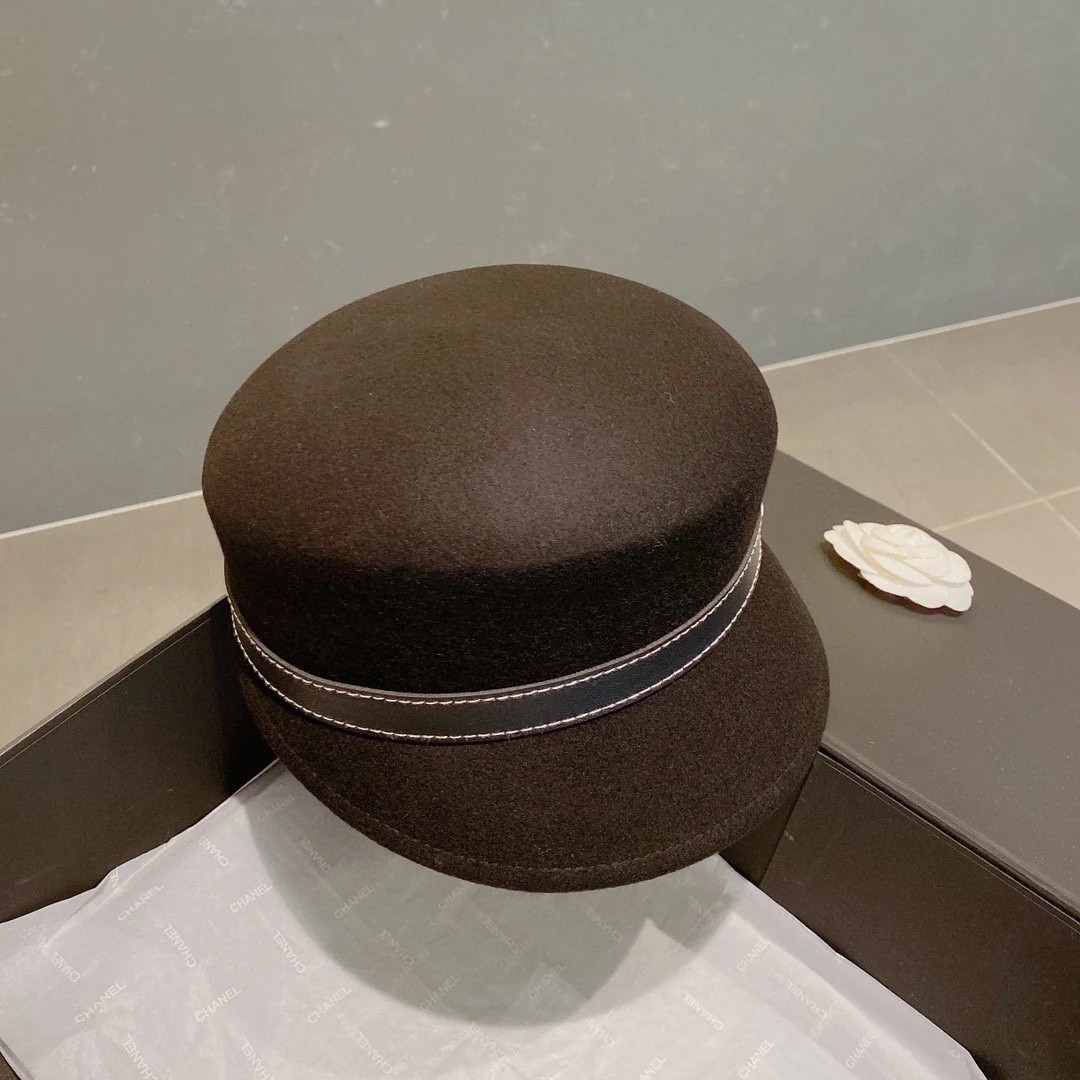 Chanel - Шерстяная кепка-?уточка? - Черная