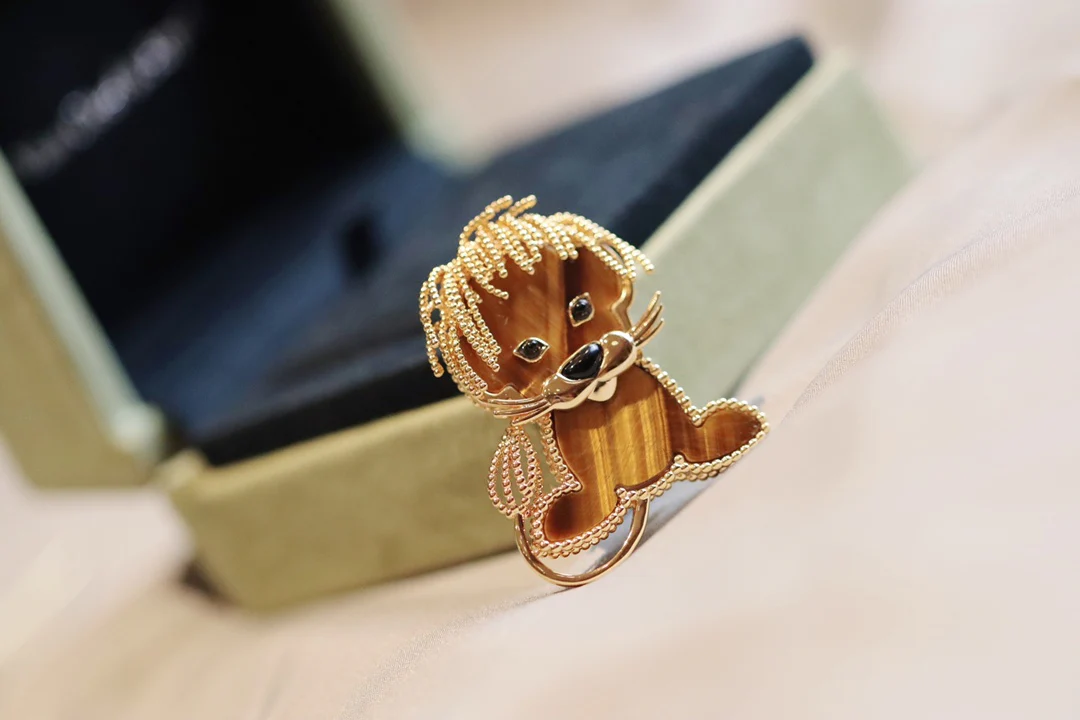 Van Véck - Брошь 011