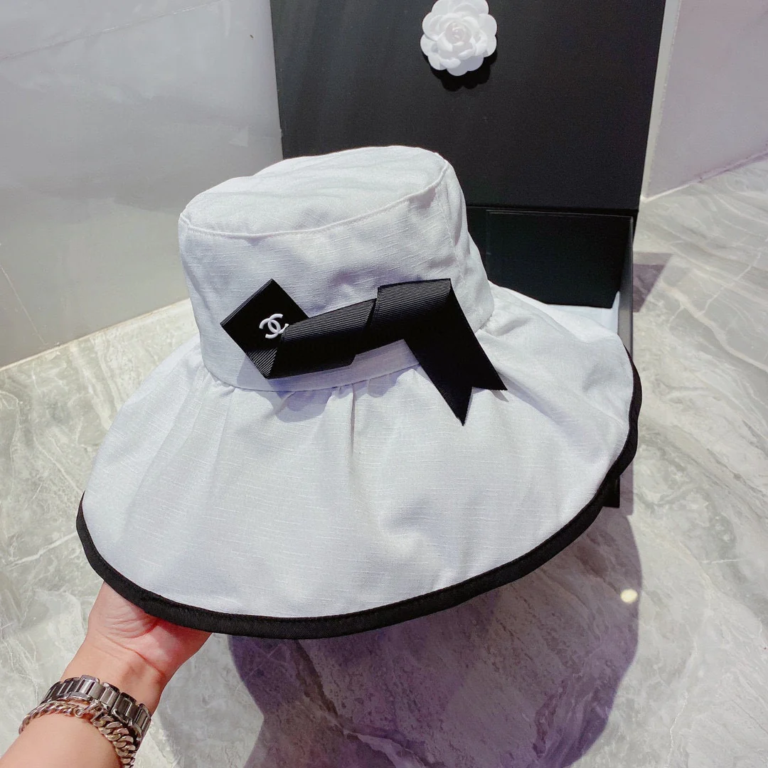 Солнцезащитная шляпа Chanel из ткани, устойчивой к УФ-излучению. Складная широкополая шляпа от солнца.