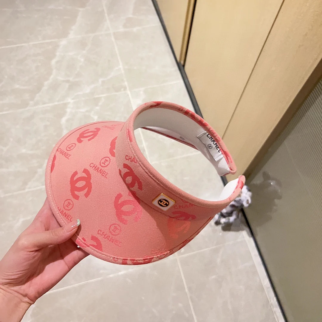 Новинка сезона весна/лето 2023 от Chanel - Шляпа с V-образным вырезом - Солнцезащитная шляпа - Розовая - 1