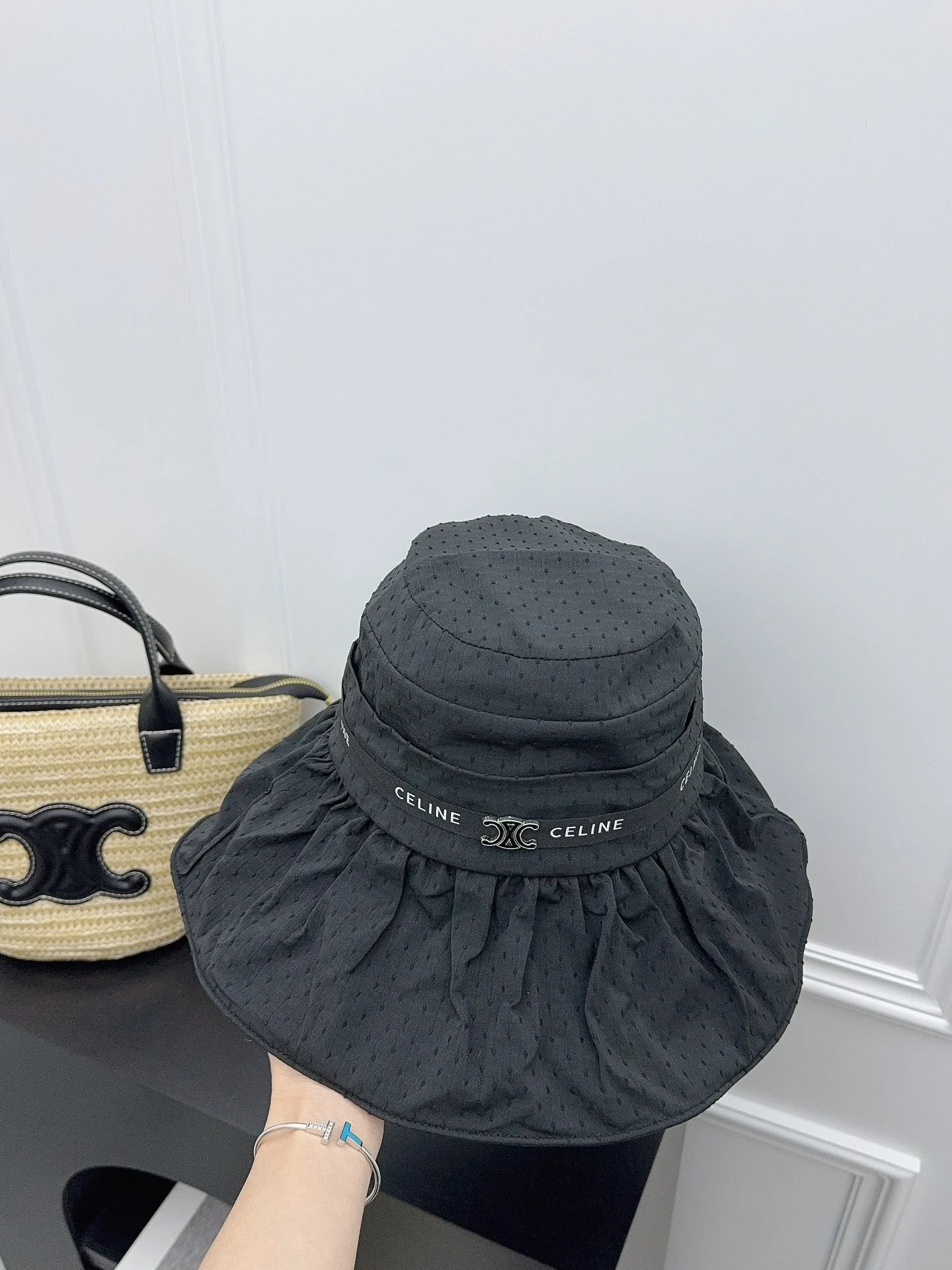 Celine - Новая плиссированная панама от кутюр