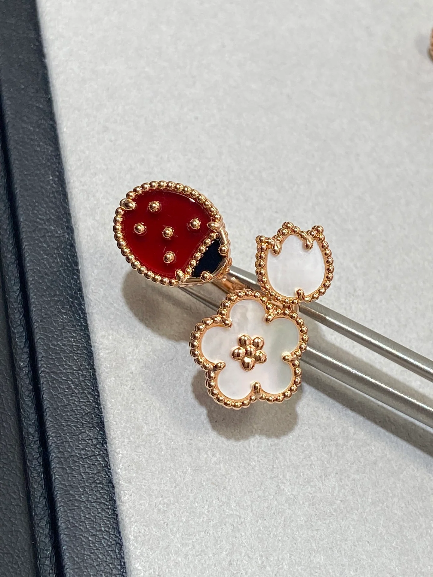 Ван Век - Кольцо 037