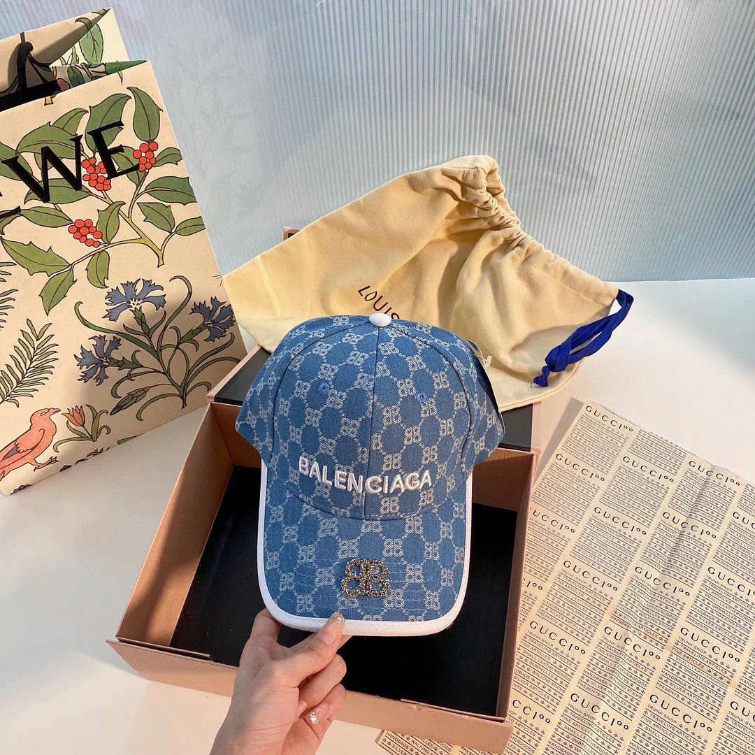 Бейсболка Balenciaga из джинсовой ткани с вышивкой - светло-голубая