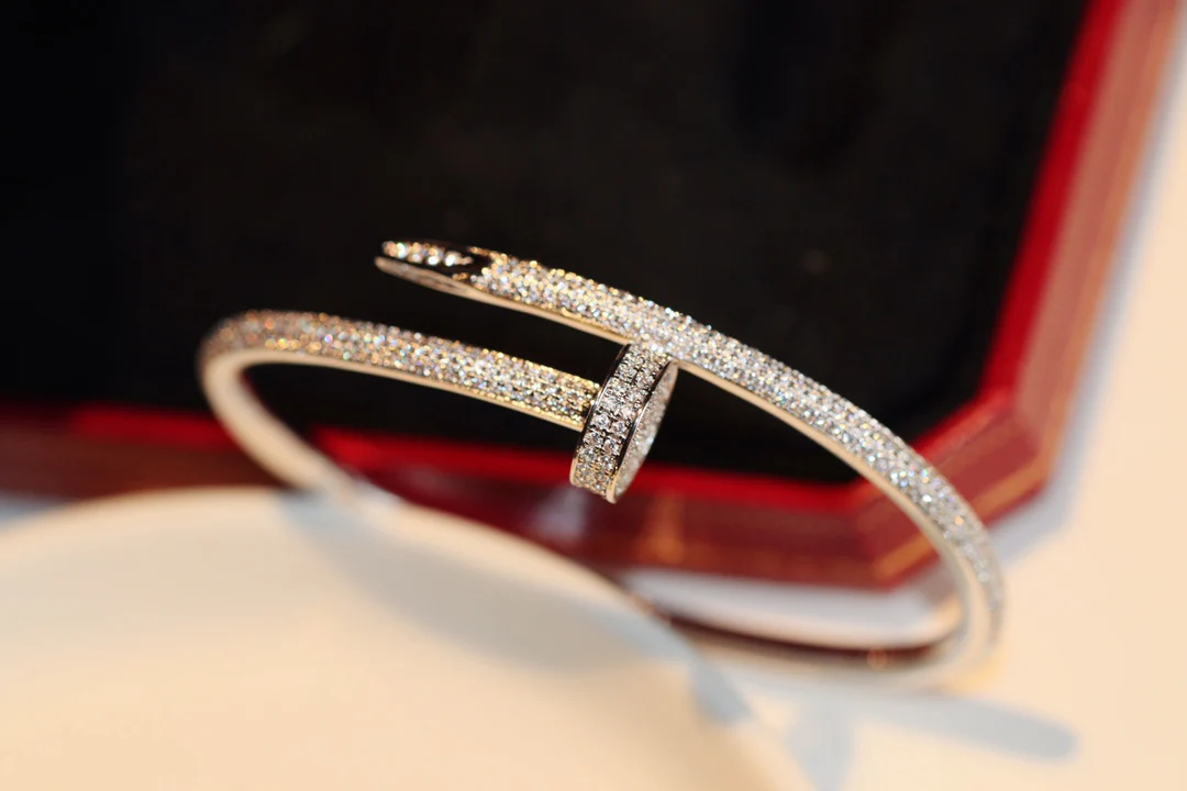 Браслет Cartier, полностью украшенный бриллиантами