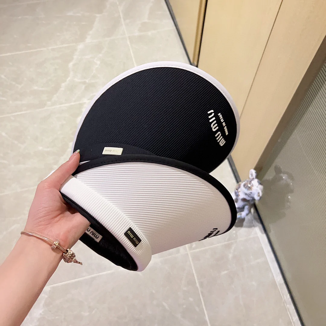 Новые поступления коллекции Miu Miu весна/лето 2023 - Козырек - Солнцезащитная шляпа - Белый - 1