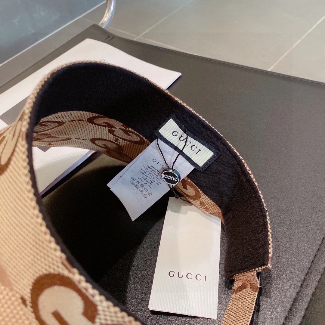 Новинки коллекции Gucci Весна/Лето 2023 - Кепка из канваса с монограммой и узкими полями - Козырек - Коричневый