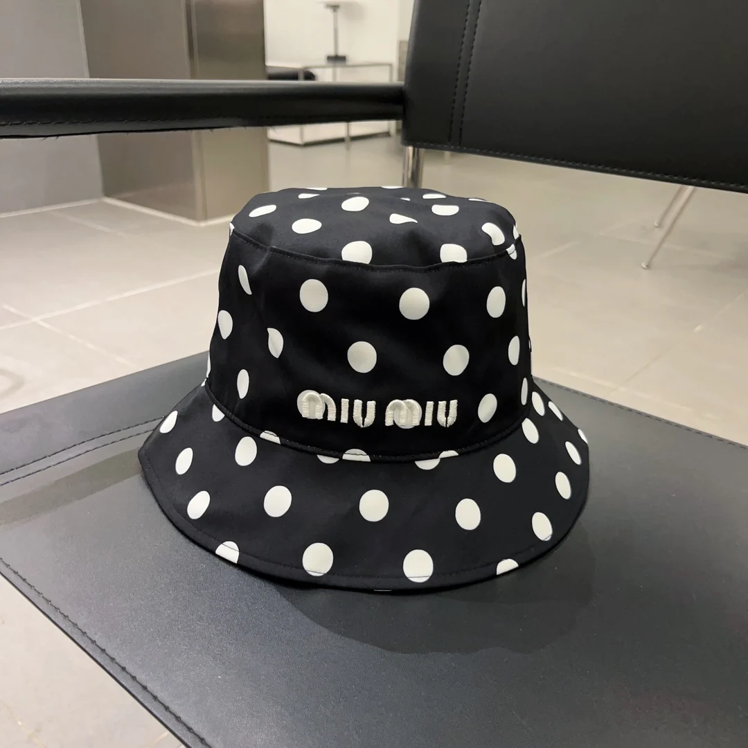 Miu Miu - Рыбацкая шляпа в горошек - Черная