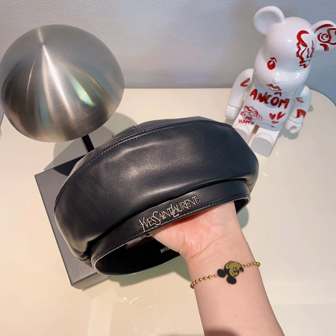 Кожаный берет Святого Иа