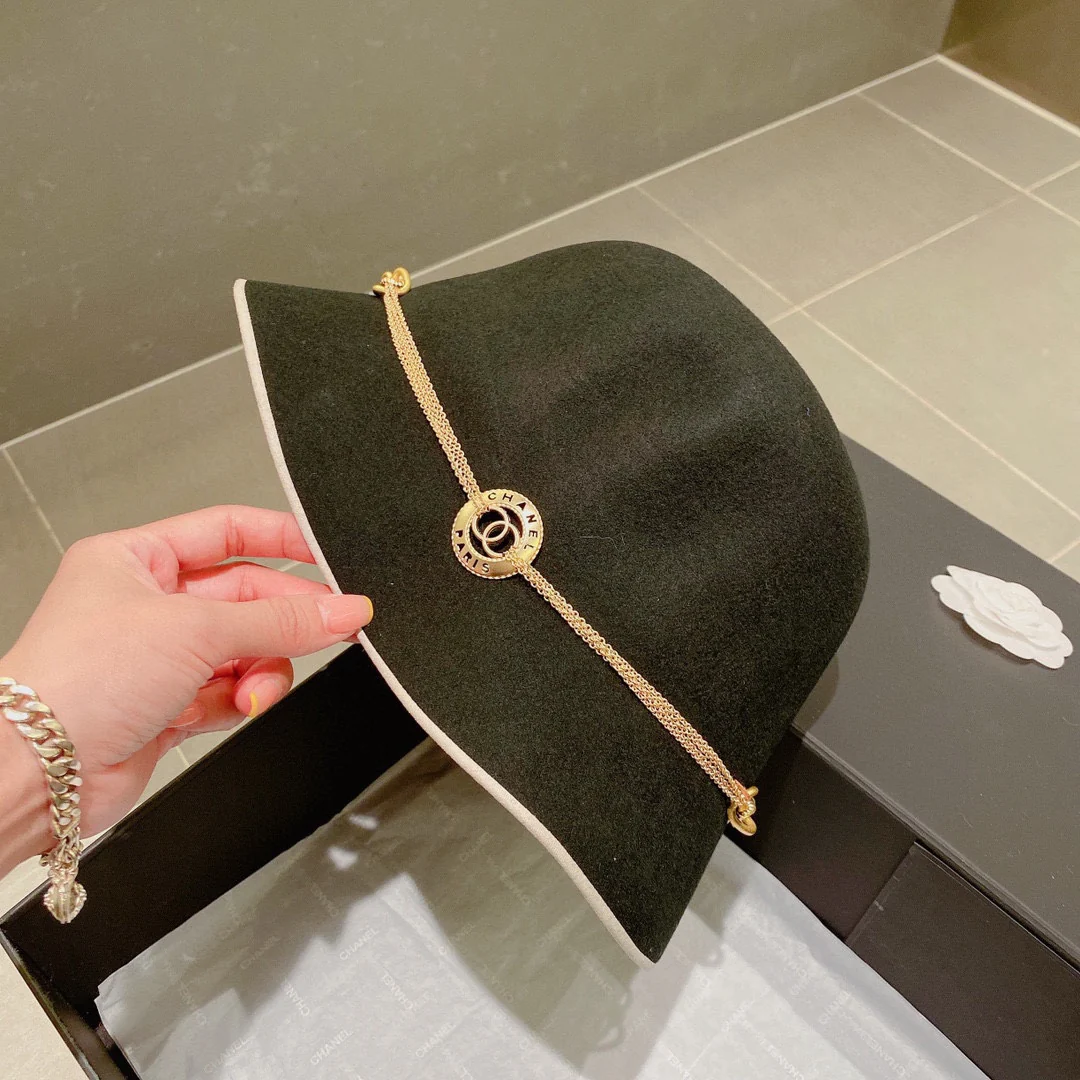 Chanel - Шерстяная шляпа-цепочка - Черная