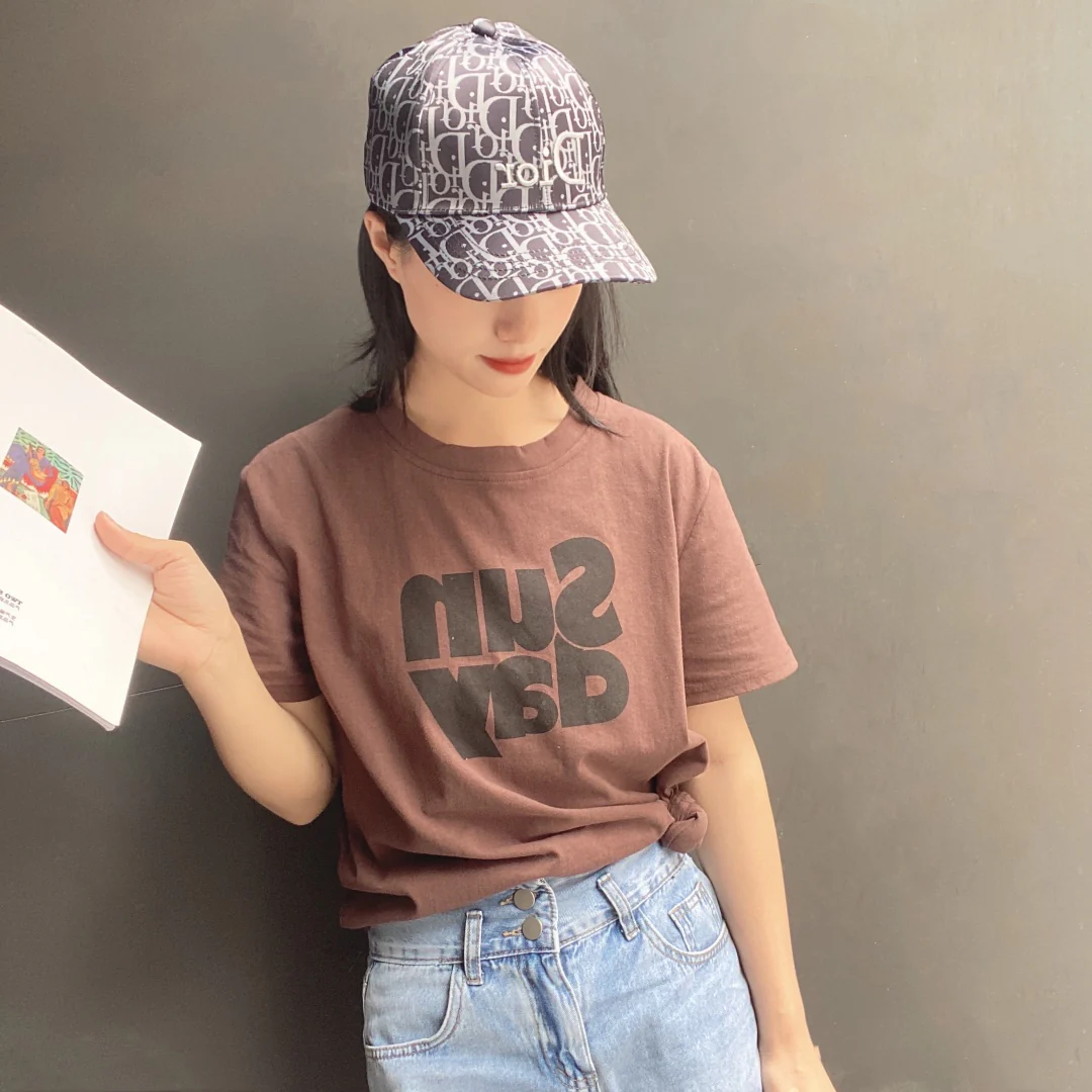 Бейсболка Dior с вышитым монограммом по всей поверхности