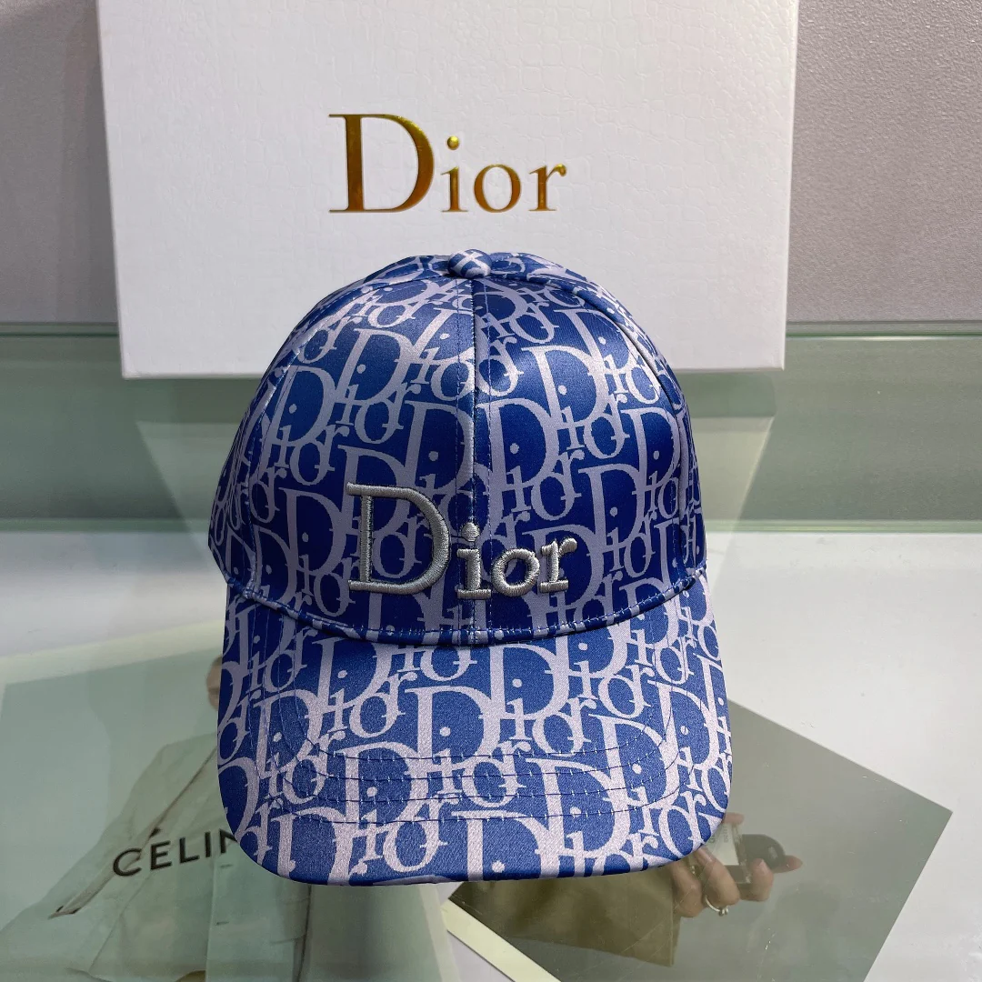 Dior - бейсболка с вышитым монограммом по всей поверхности