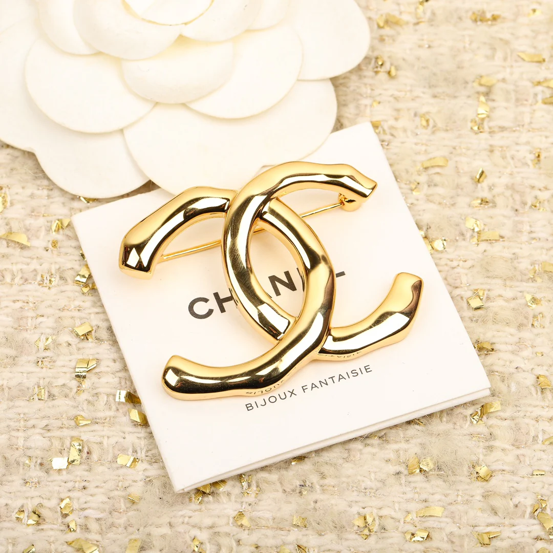 Брошь Chanel 124