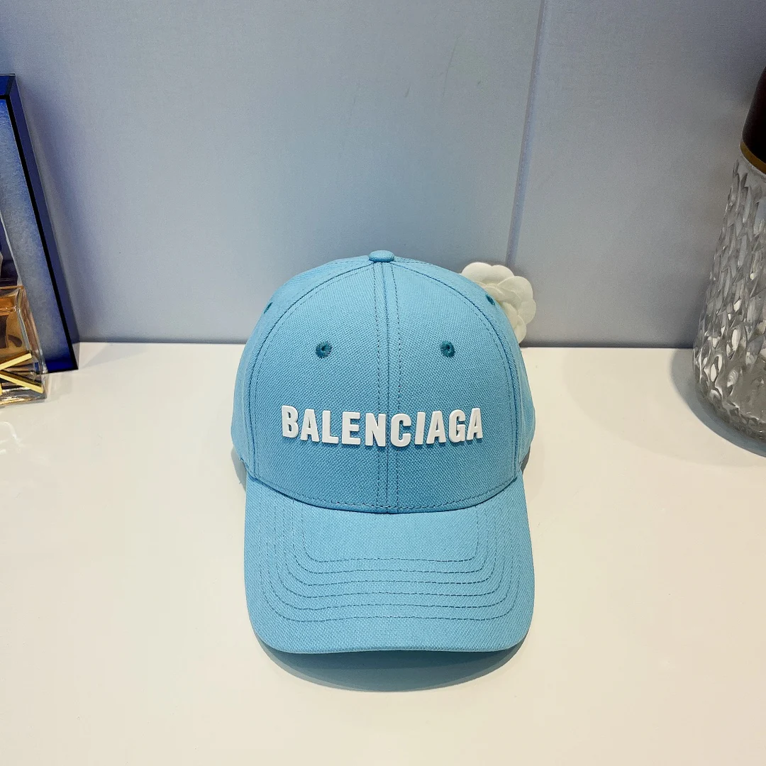 Бейсболка Balenciaga с цветными буквами — новинка 2022 года — несколько расцветок.