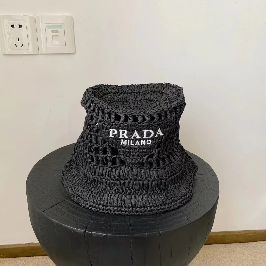 Новинка сезона весна/лето 2023 от Prada - Плетеная ажурная рыбацкая шляпа - Черная