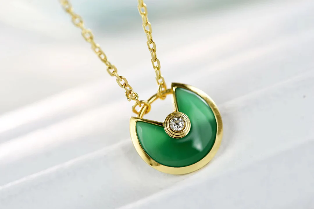 Колье Cartier-Amulette