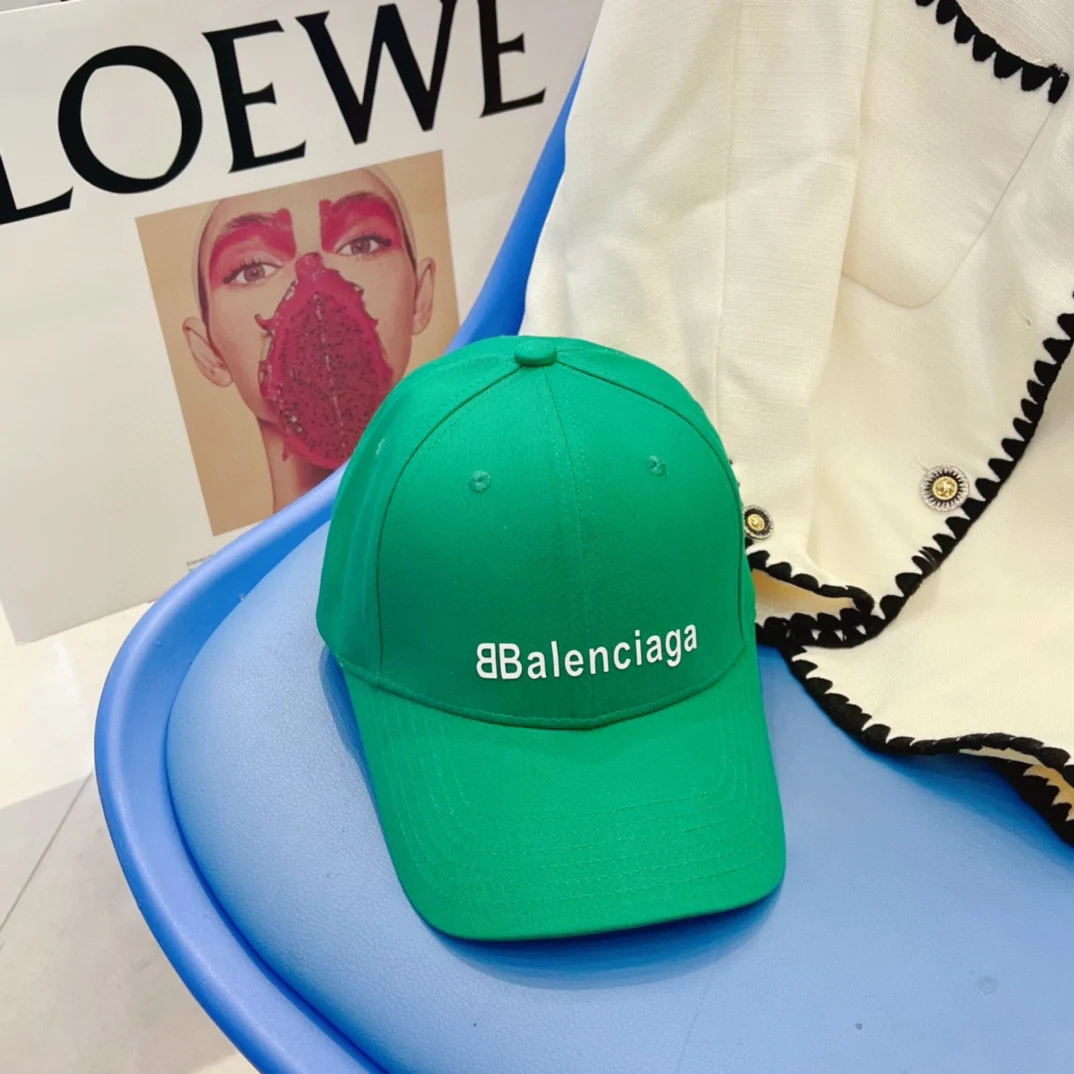 Бейсболка Balenciaga на все сезоны