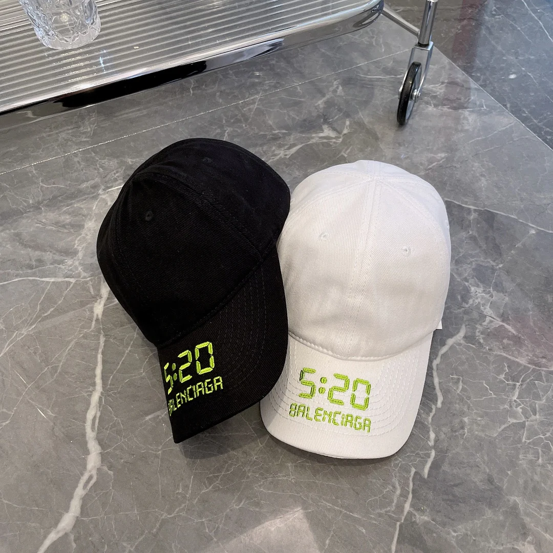 Бейсболки Balenciaga серии 520 — синхронизация с официальным сайтом