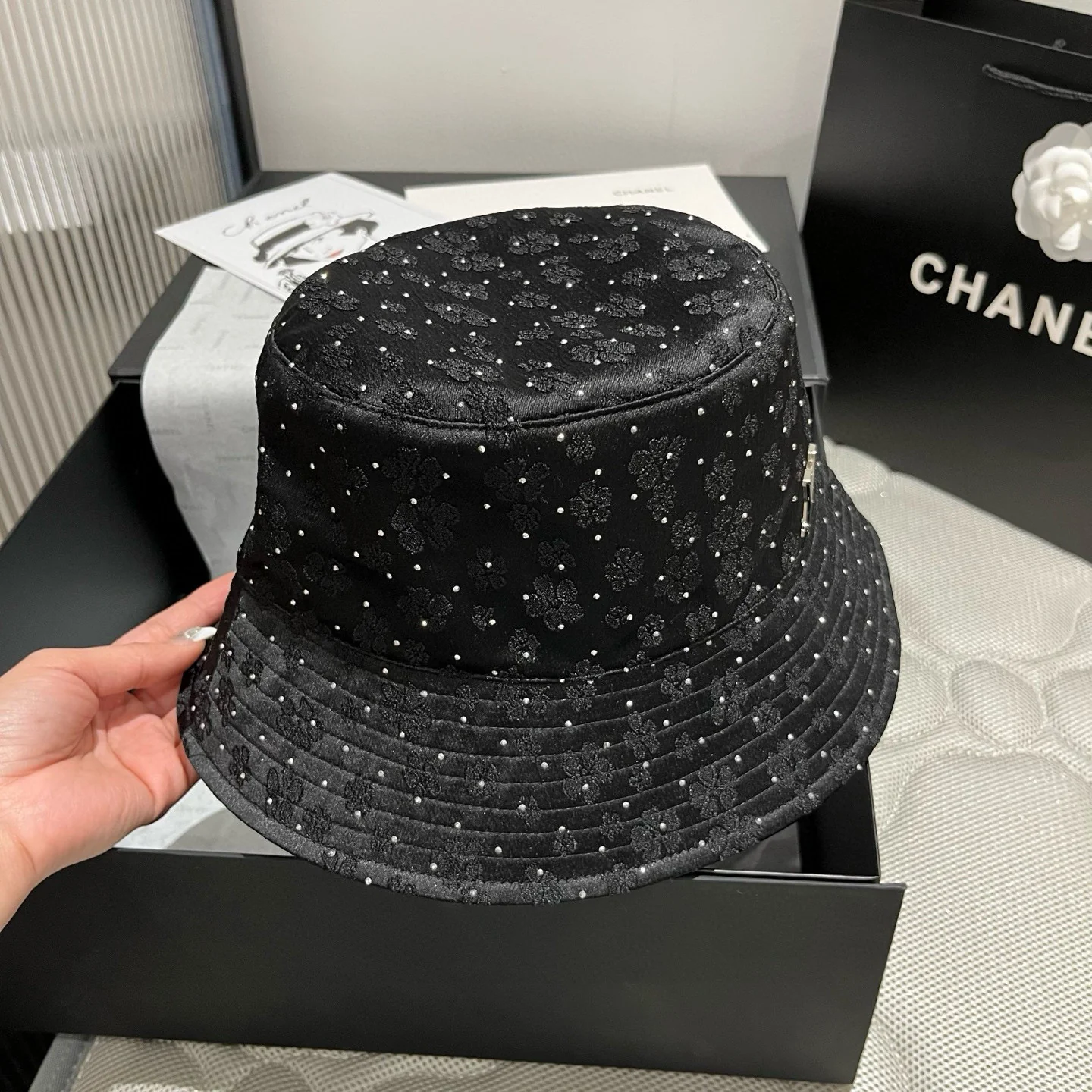 Двусторонняя рыбацкая шляпа LV - черная