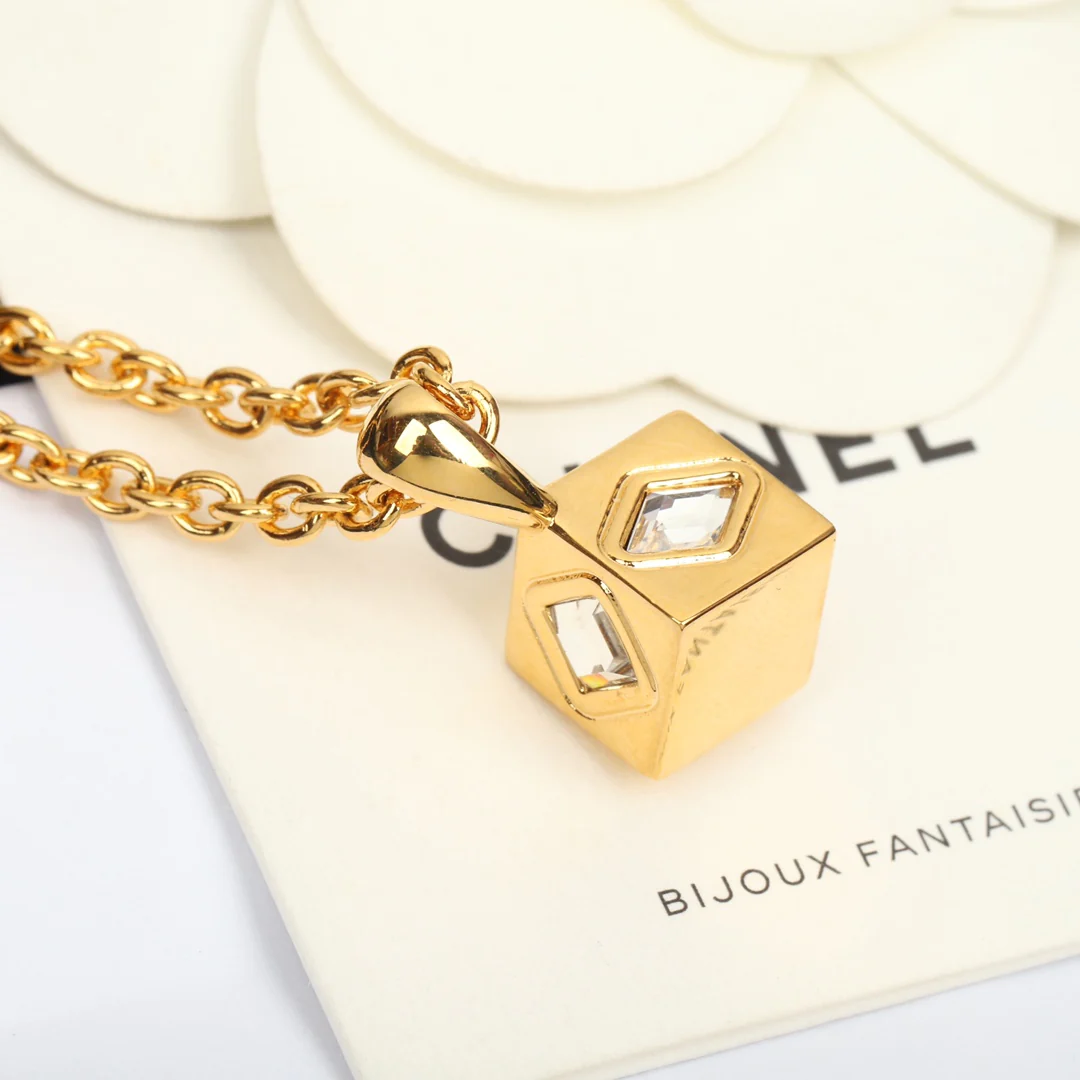 Колье Chanel 552