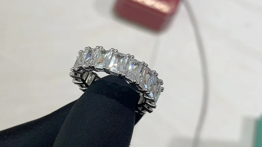 LV Ring 023