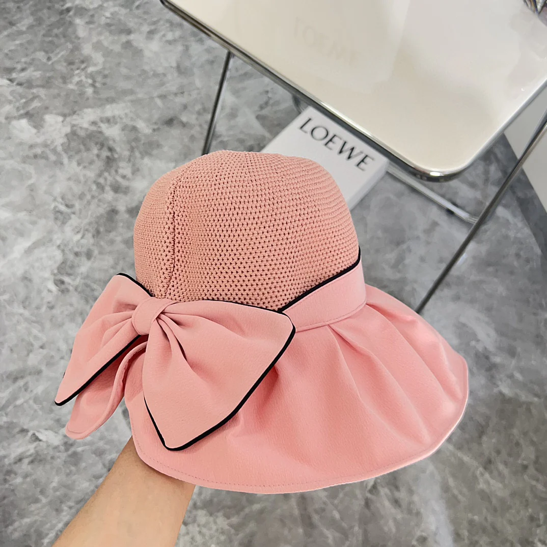 Новая черная виниловая плетеная рыбацкая шляпа Chanel 2024 года - розовая