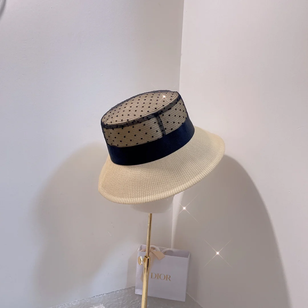 Dior - Элегантная рыбацкая шляпа 