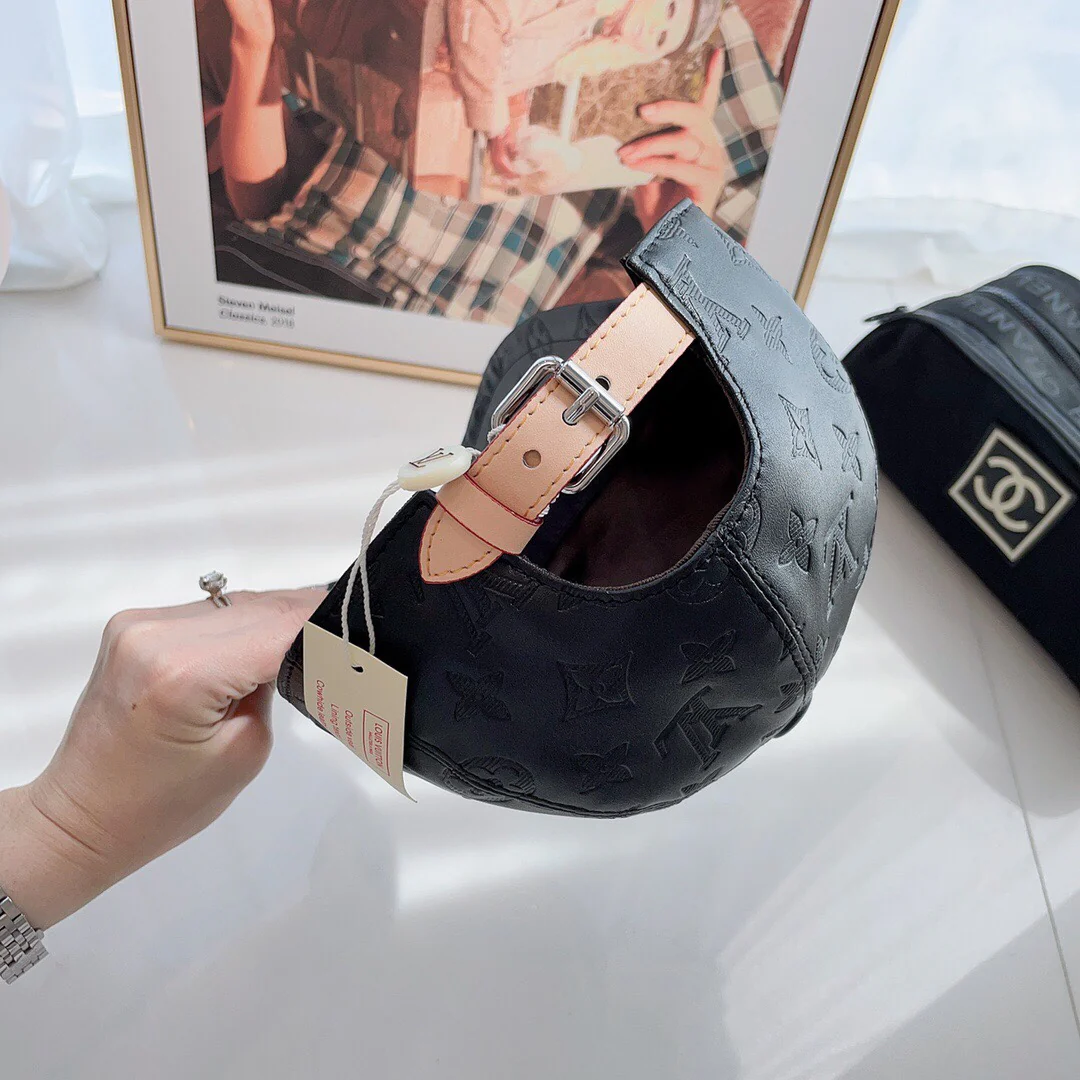 LV - Бейсболка из тисненой кожи