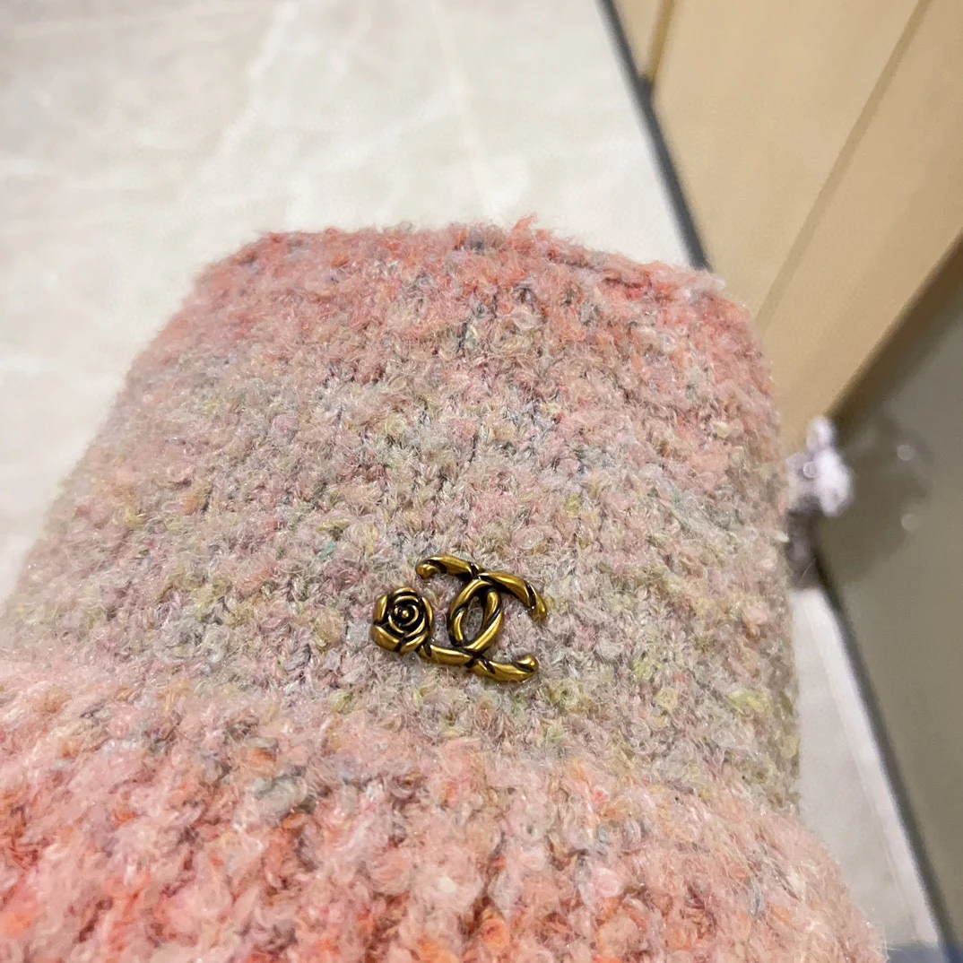 Новая кашемировая рыбацкая шляпа Chanel сезона осень/зима 2023, розовая.