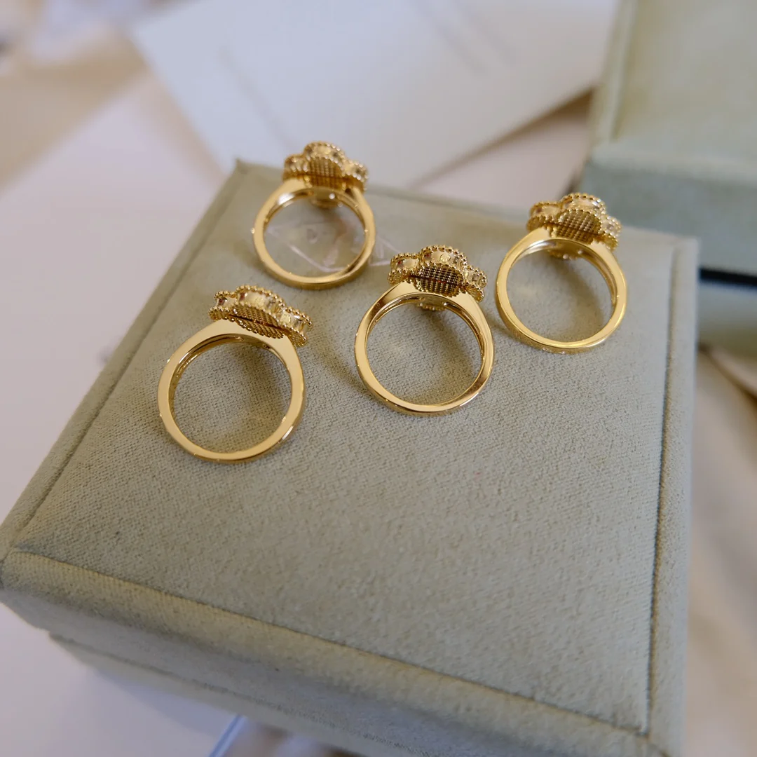 Ван Век - Кольцо 072