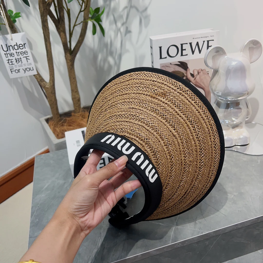 Новинка лета 2023 от Miu Miu - Соломенная шляпа-козырек - Солнцезащитная шляпа - Кофейно-коричневый